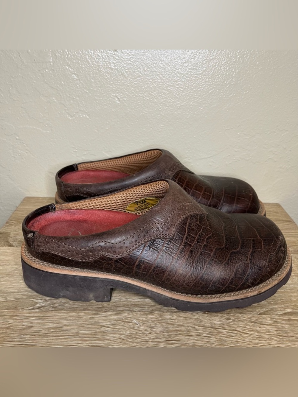 Twisted X Barn Burner Mule Women Size 7.5 Brown Gator Print Leather SlipOn Clogs